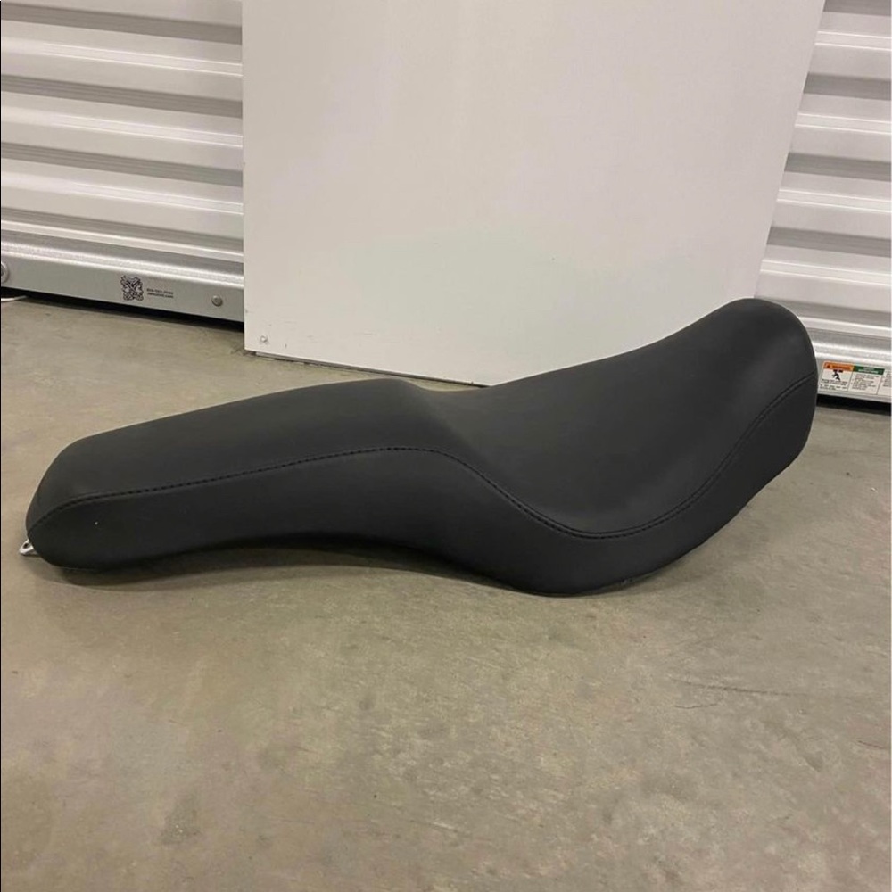 Harley Davidson original seat off 2006 Sportster XL low